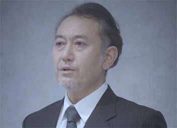 会見で見せた裏切りの真実のサムネイル