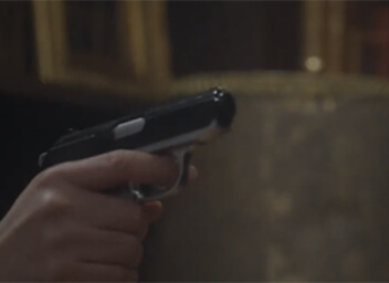 向けられた銃口とトリックのサムネイル