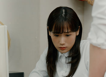 対面する2人の過去とは？のサムネイル