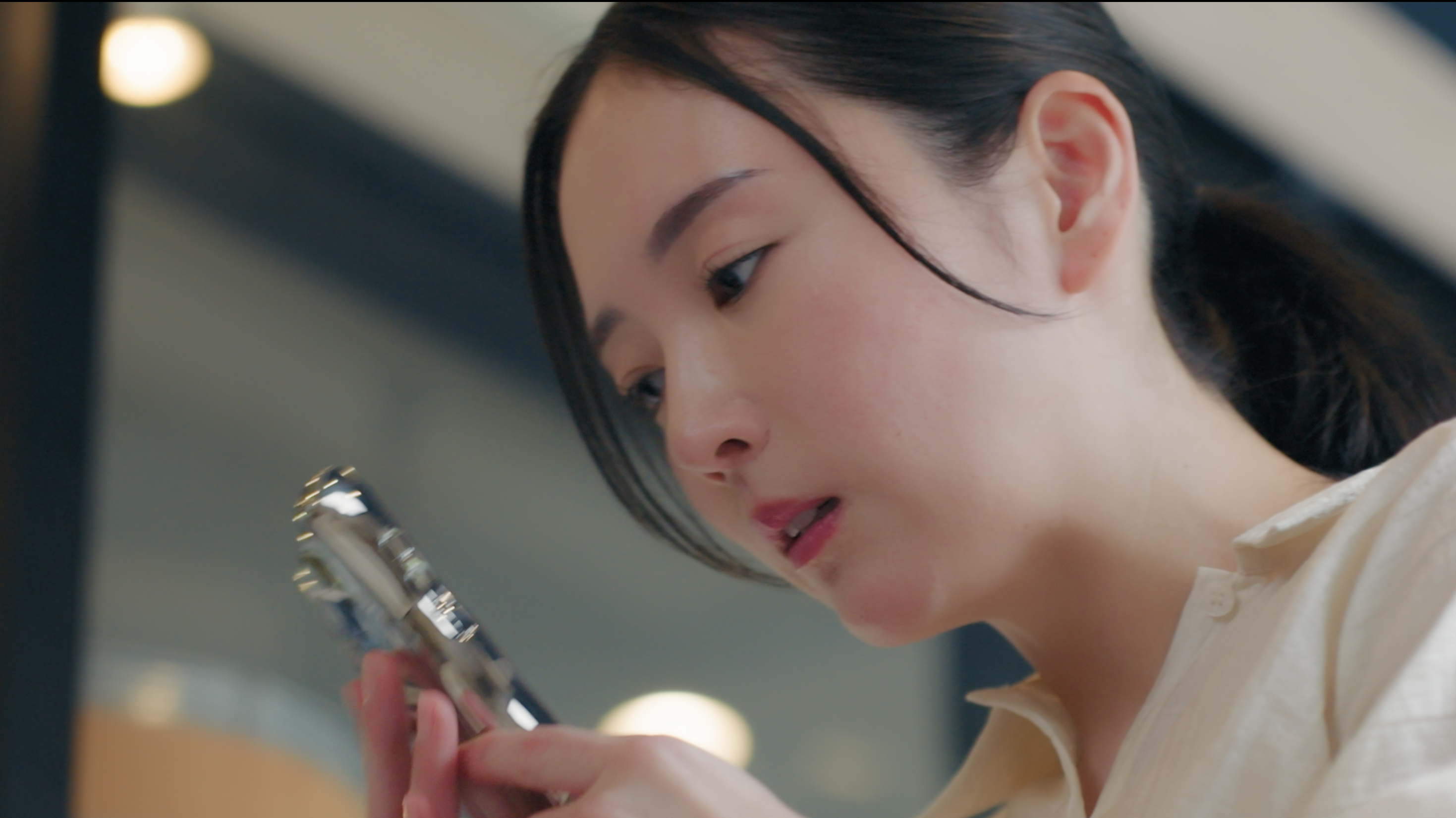 カフェで拾ったスマホのサムネイル